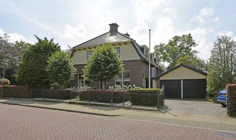 Te koop: Foto Woonhuis aan de Dorpsstraat 8 in Aarlanderveen