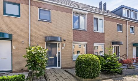 Te koop: Foto Woonhuis aan de Marokkostraat 16 in Alphen aan den Rijn