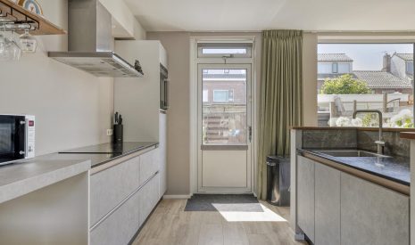 Te koop: Foto Woonhuis aan de Potgieterlaan 95 in Hazerswoude-Rijndijk